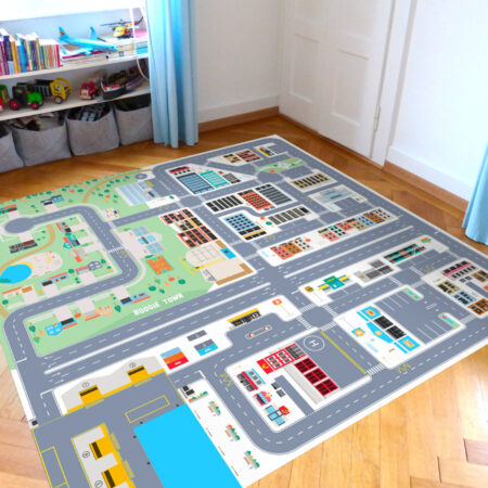 Le tapis géant préféré des enfants qui aiment jouer aux petites voitures avec une ville et des routes